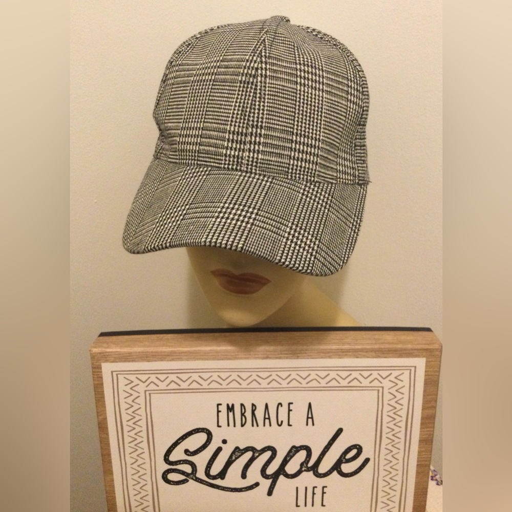 Woman’s Houndstooth Plaid Baseball Cap